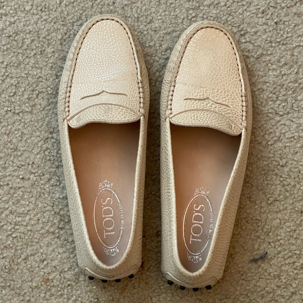 Tod’s Gommino drivers cream size 8.5
